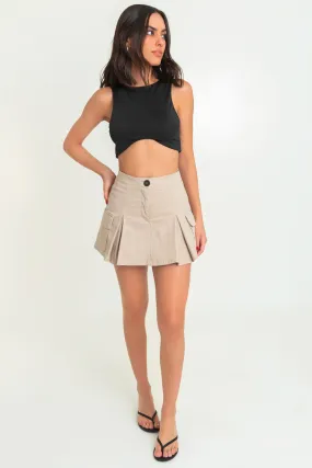 Falda short tableado con bolsillos cargo