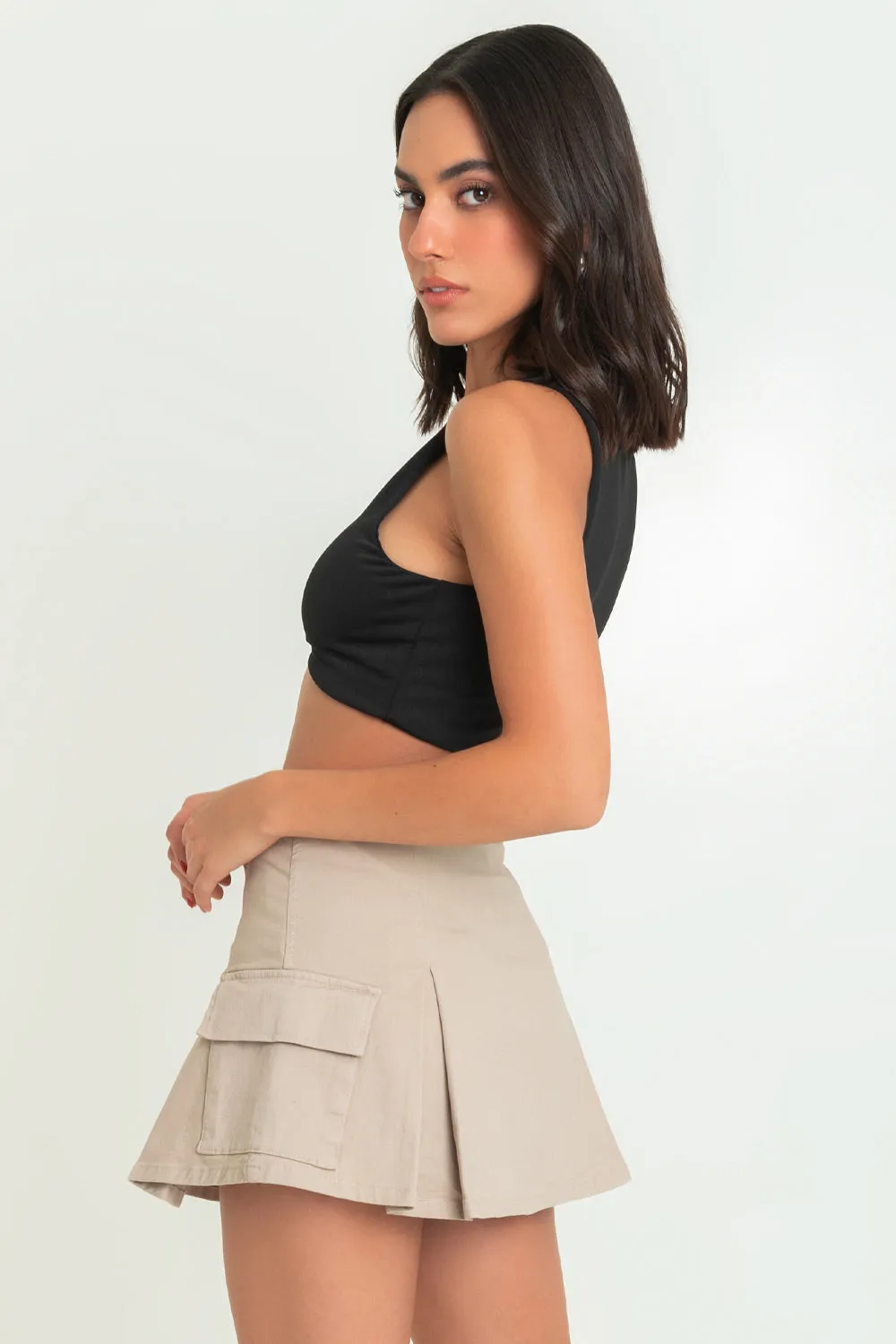 Falda short tableado con bolsillos cargo