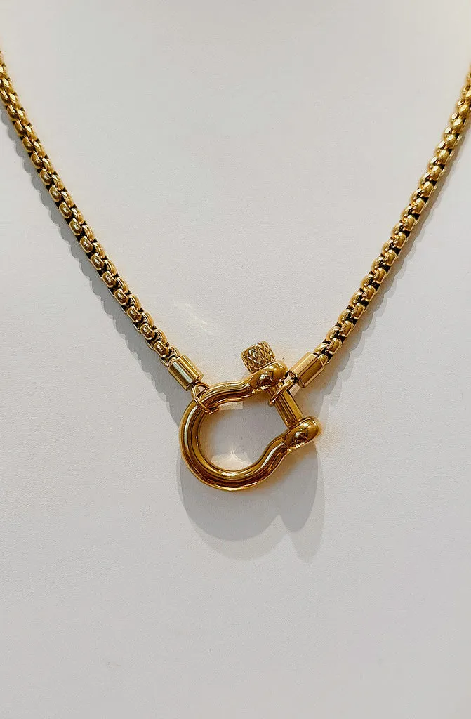 GOLD LATCH NECKLACE